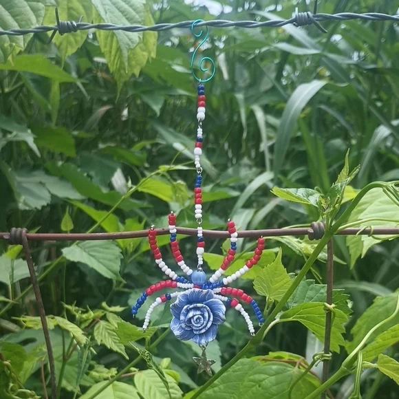 Patriotic Spider Ornament - Picture 1 of 6